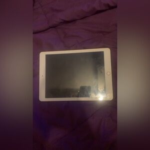 iPad 6th generation gold 32 GB